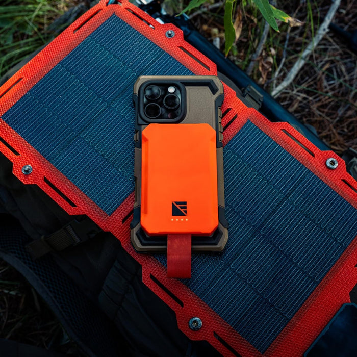 Dark Energy Hiking Bundle - Poseidon Nano MagSafe Power Bank with Spectre 8W Solar Panel